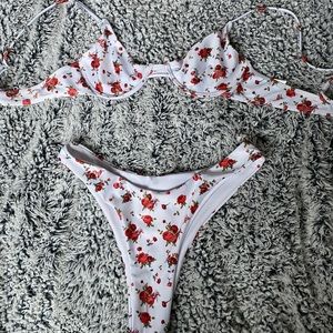 Thong rose bikini